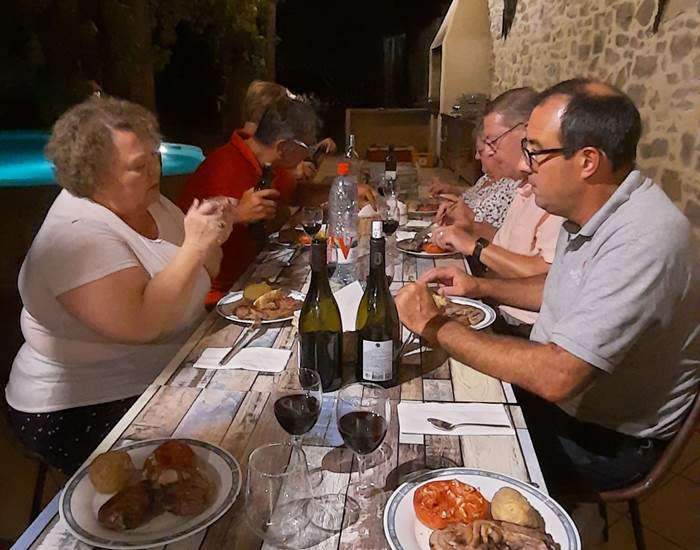 Des tables d'hôtes conviviales avec des produits locaux
