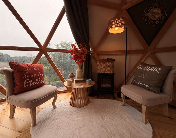 Coin salon cosy au coin du feu