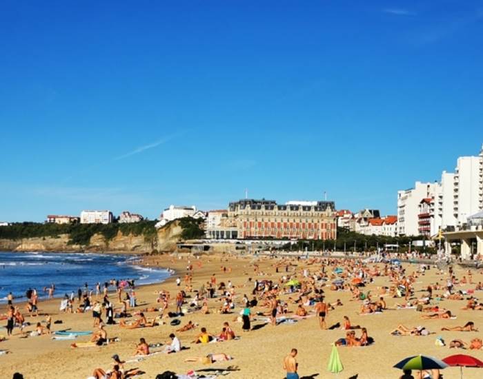 AU pied de OCEAN 7, la Grande PLage