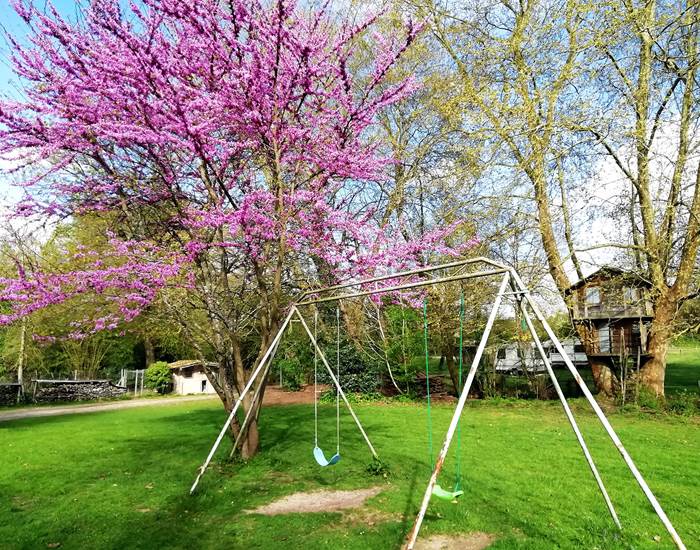 Le portique et ses balançoires