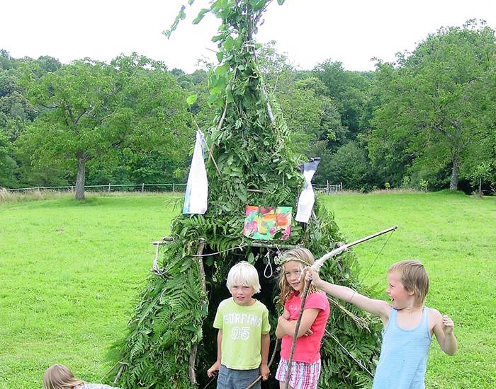 une cabane sur le terrain, een hut op open veld