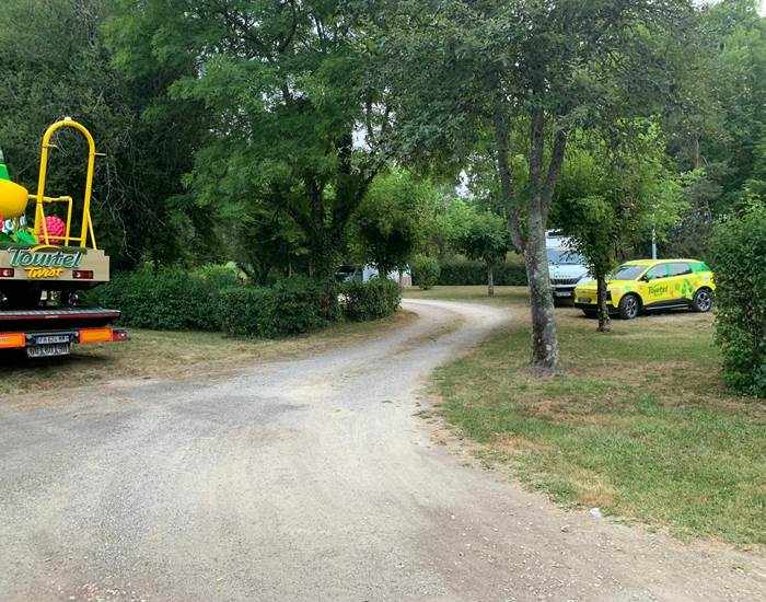 lepetitbois46_Leyme_TourdeFrance_parking allées