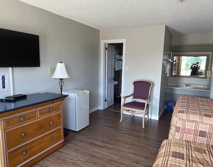 Chambre avec deux lits queen – animaux acceptés