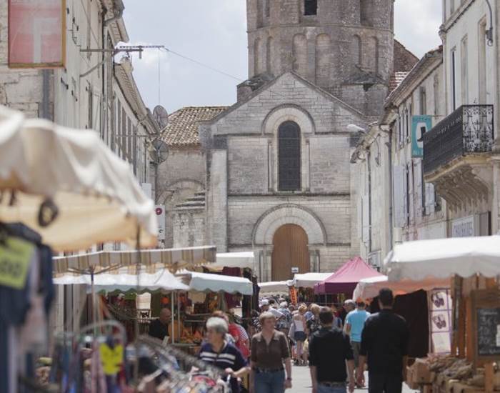 Le marché hebdomadaire de Rouillac