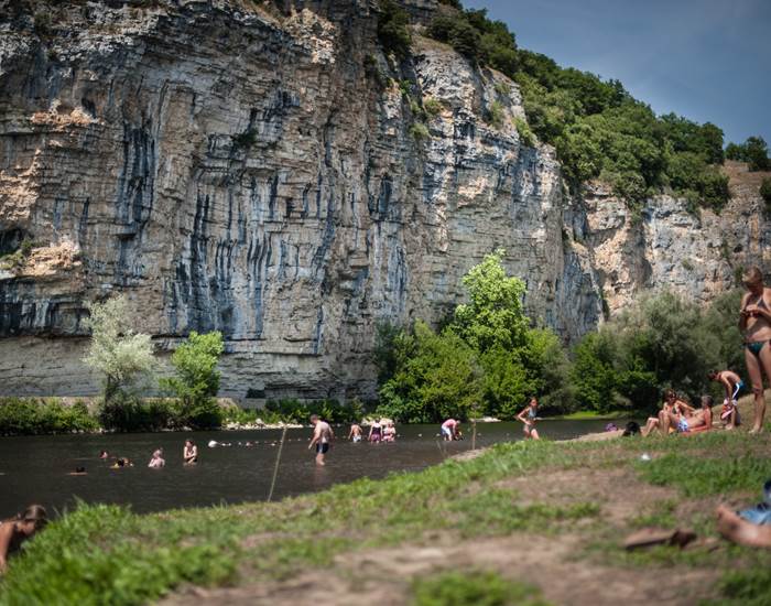 Baignade-dans-la-Dordogne-a-Gluges-02---Lot-Tourisme---C
