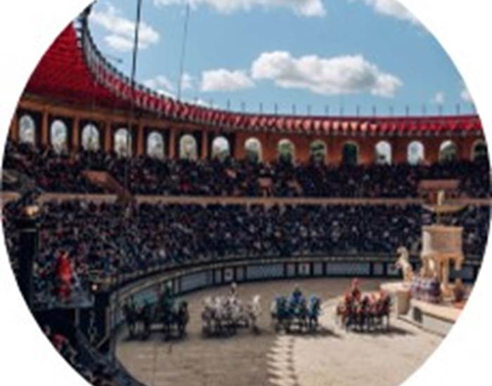 Le puy du Fou 25 min du gîte le Quatre feuilles maison de famille