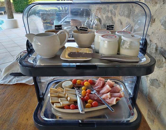 Petit déjeuner des chambres d'hôtes à Le Coq du Nord -Mailhac