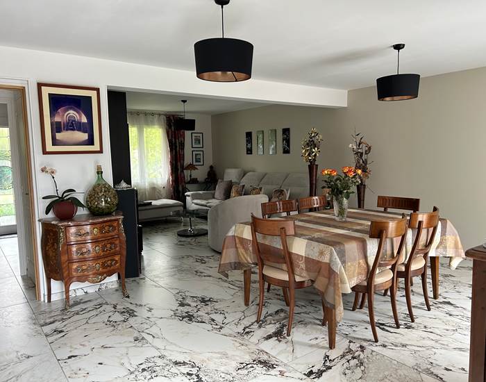 Salon commun chez Les Suites Champenoises