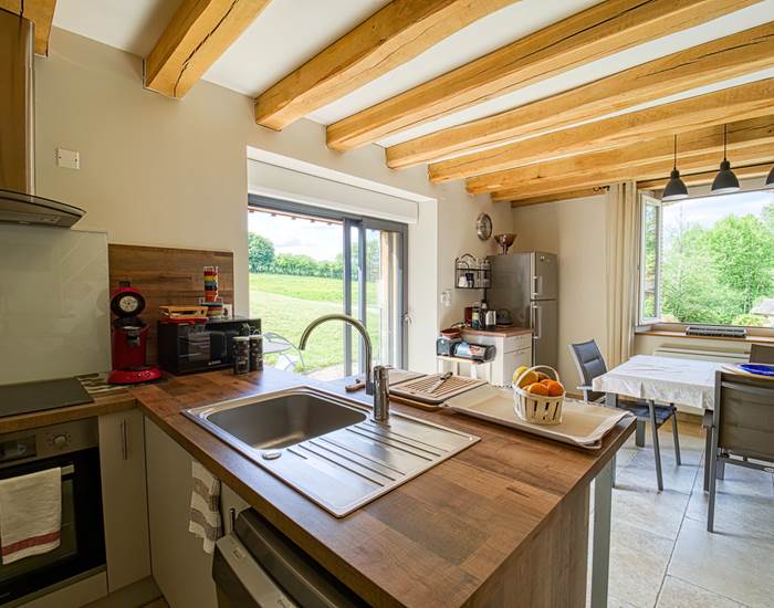 living-de-l-atelier-avec-coin-cuisine-la-verrerie-d-ivoy