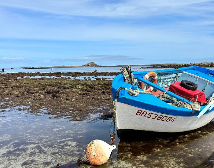 Bateau à Portsall à marée basse