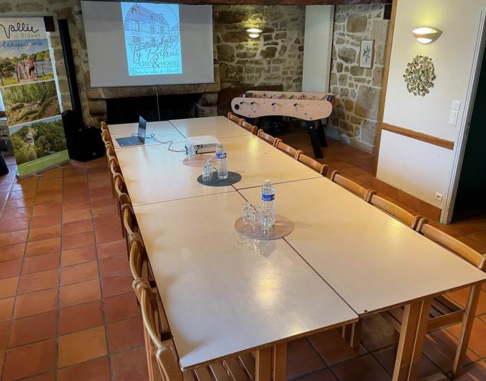 Salle de réunion de travail au Gîte et Hostel Le Ty Bihui-Bretagne Vallée du Blavet
