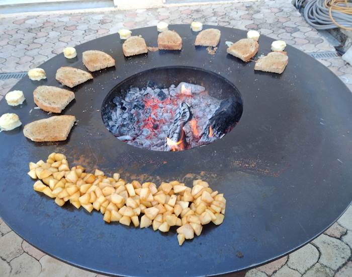 Table d'hôtes Le Coq du Nord -Mailhac composée avec des produits locaux et les légumes du potager