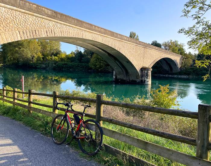 Balade en vélo le long du Rhône-page