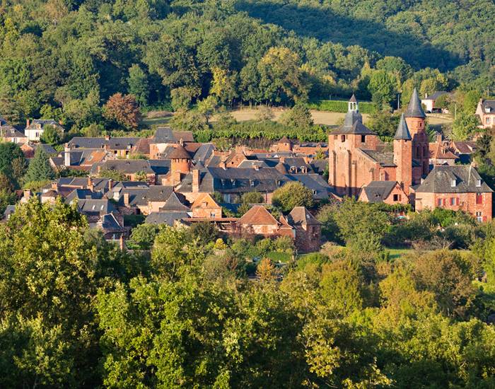Collonges la Rouge, à 6 km de la Maison des Etoiles