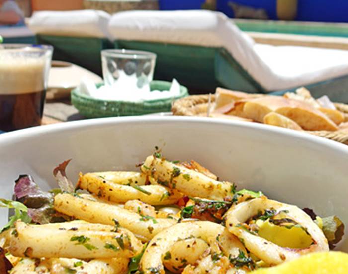 Déjeuner à la piscine