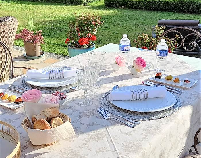 Kergroaz Maner Table d'Hôtes en terrasse