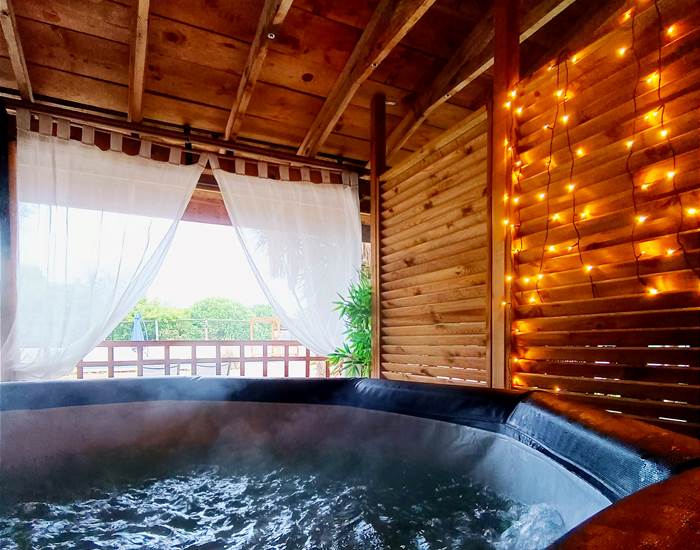 Gîtes, chambre d'hôtes et table d'hôtes gastronomique à Casteljaloux Lot et Garonne, piscine, jacuzzi et spa