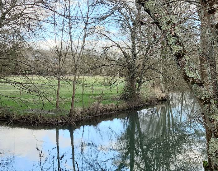 Cours d'eau base de loisirs