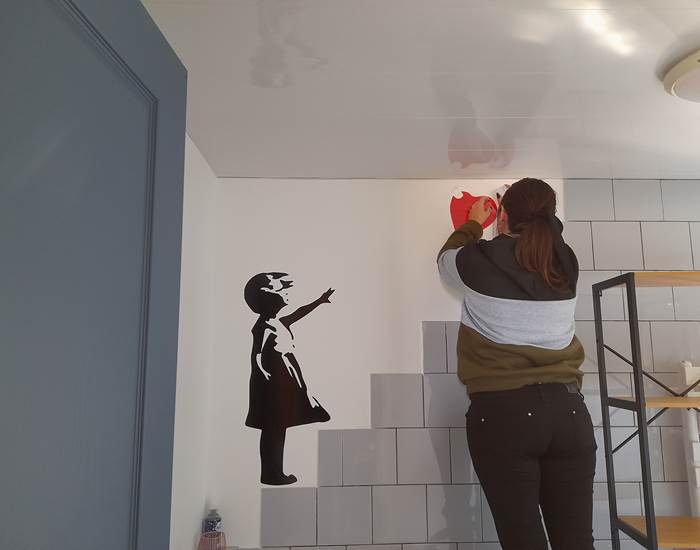 Pose des stickers de Nanie Créa JB