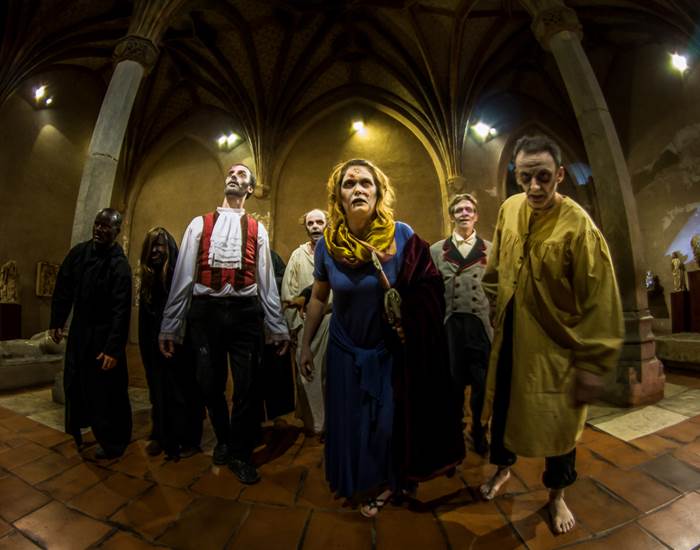Abbaye de Belleperche - Attention fantomes - ©Aude Rayssac