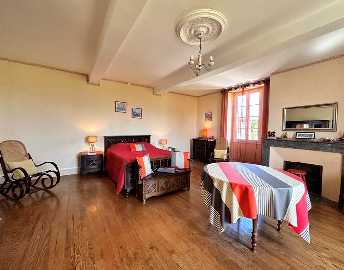 Chambre côte basque 🌶️ - 1 lit 180