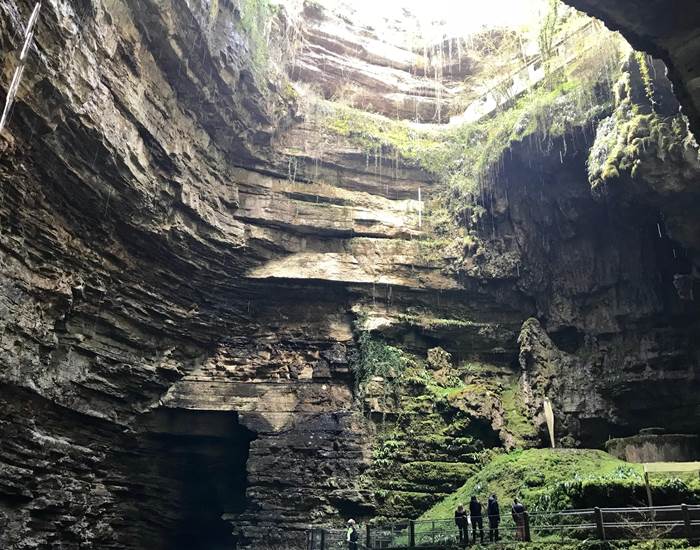 Descente dans le gouffre de Padirac