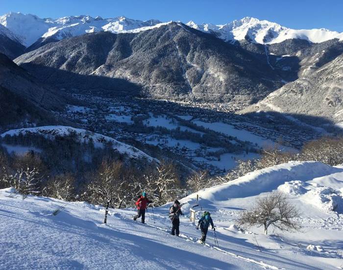 Balade vers les balcons de la Pique en neige poudreuse