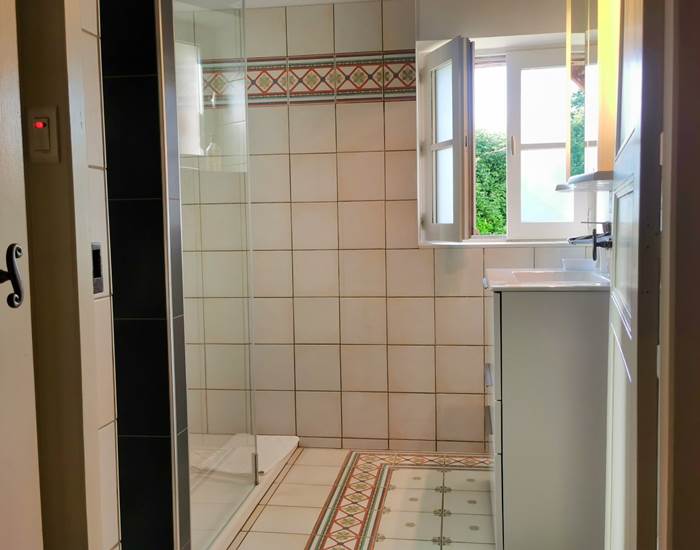 suite-familiale-salle-d-eau-douche-rdc