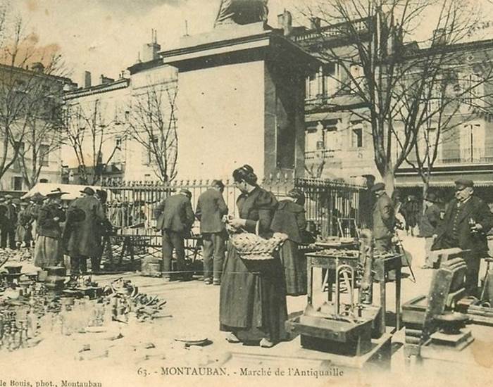 1906, le marché aux antiquités, près du futur Hôtel du Commerce...