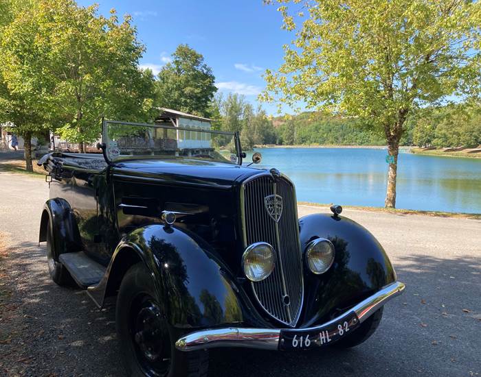 Voiture ancienne à Montaigu Plage
