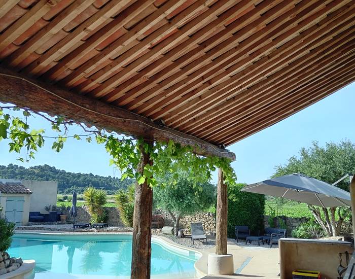 Cadre enchanteur pour les petits déjeuners et table d'hôtes