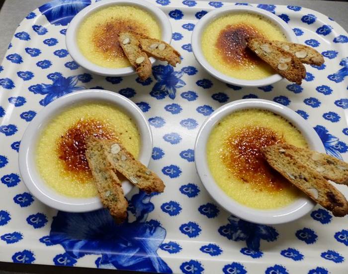 Auberge de 30 pas crème brûlée et croquets maison