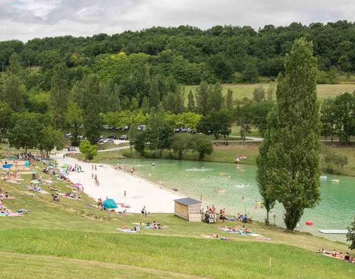 Baignade dans le lac de Montcuq