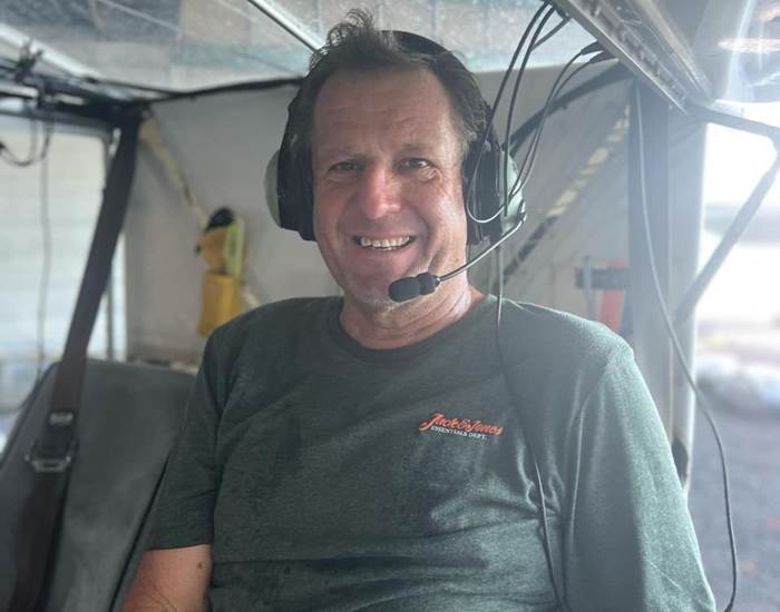 David, pilote ULM depuis plusieurs années, pilote hélico   , vous fera découvrir l'ile avec sa bonne humeur