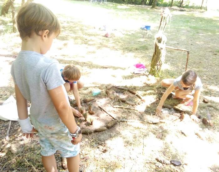 construire ensemble, samen bouwen aan het kabouterdorp