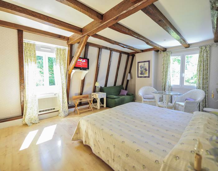 Villa Ric, chambres climatisées, vue nature, vacances à Saint-Céré