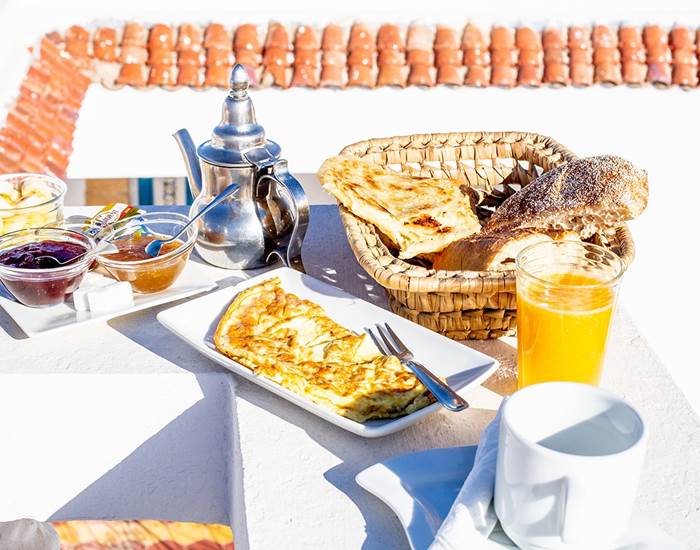 Petit déjeuner sur la terrasse