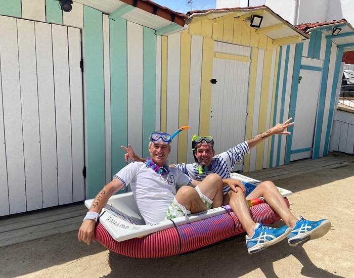 Olivier et Nicolas se préparent à la Course des Baignoires