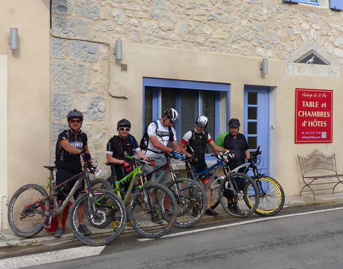 Auberge de 30 pas joyeux groupe