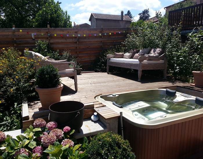 TERRASSE BALINAISE ET JACUZZI
