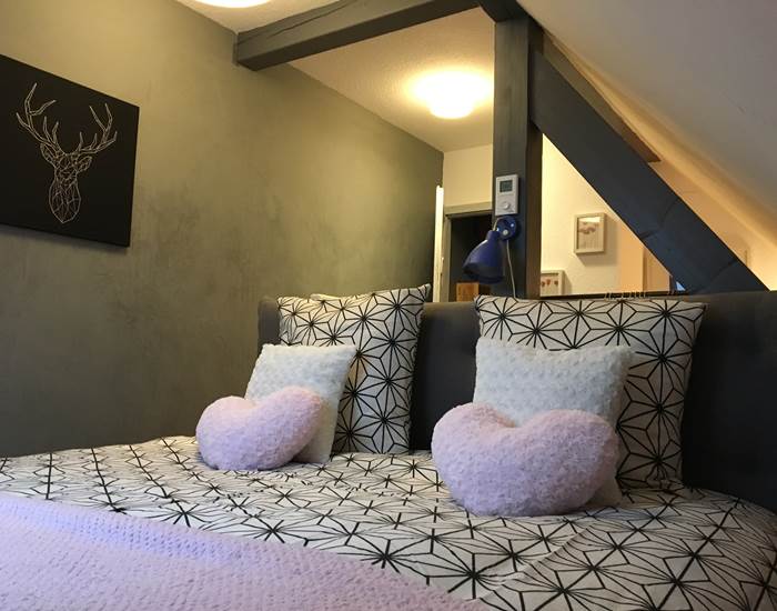 La chambre avec lit king-size