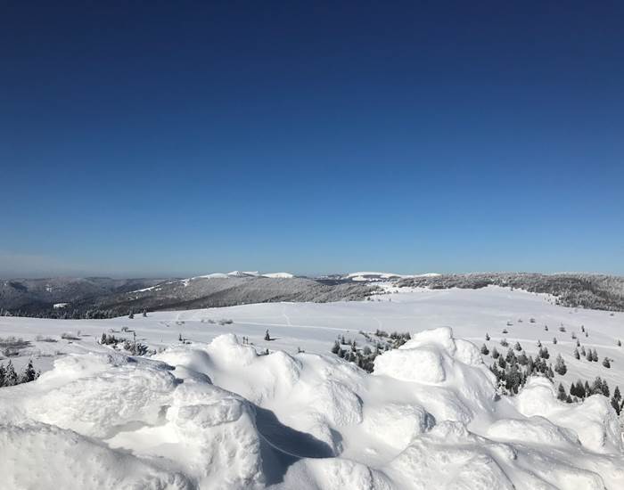 routes des cretes vogien sous la neige