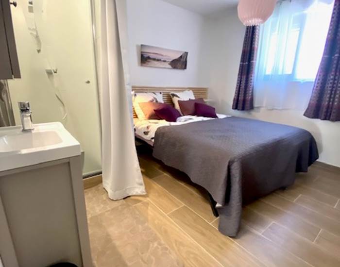 2e chambre 2 lits et salle d'eau intégrée