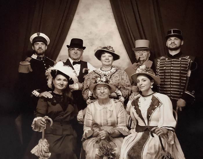 La famille Jouenne (Photo rétro au parc 1900)