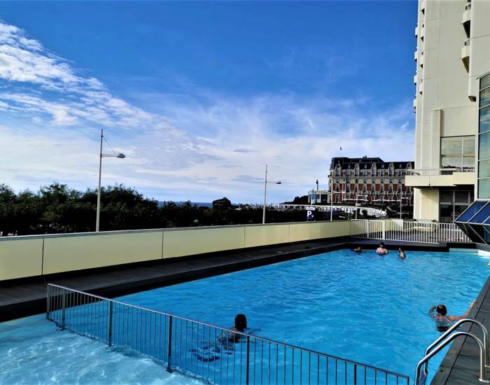 Piscine du Victoria Surf pour petits et grands