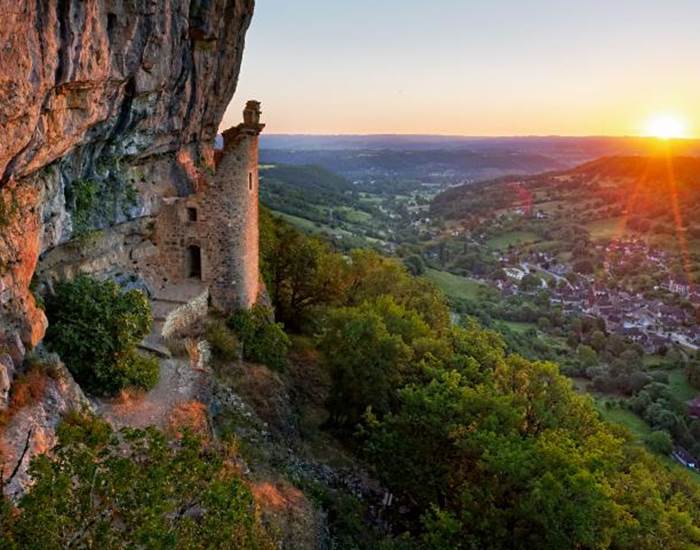 Vallée de la Dordogne, l'aube à Autoire