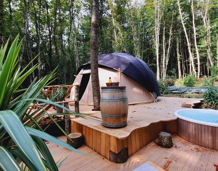 La bulle wigwam et son store occultant pour les grasses matinées