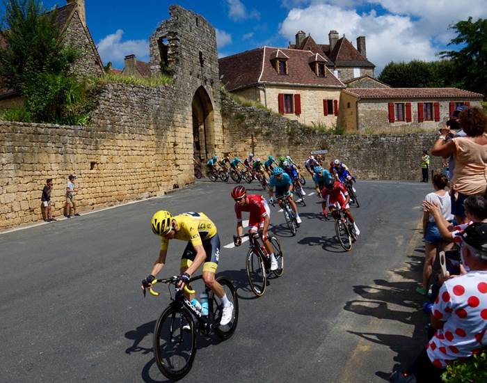 velo-perigord-noir-domme.jpg