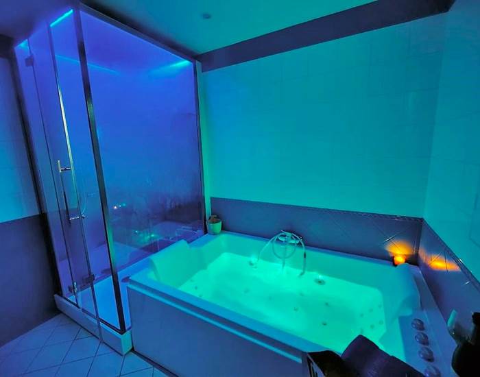 Gîtes, chambre d'hôtes et table d'hôtes gastronomique à Casteljaloux Lot et Garonne, piscine, jacuzzi et spa