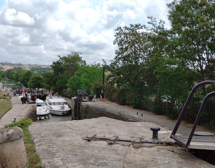 Découvrez des écluses le long du canal du Midi